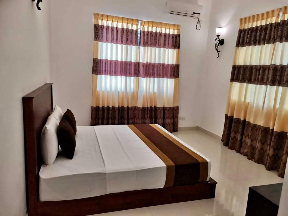 Aradhana Airport Transit Hotel Katunayaka Exterior foto