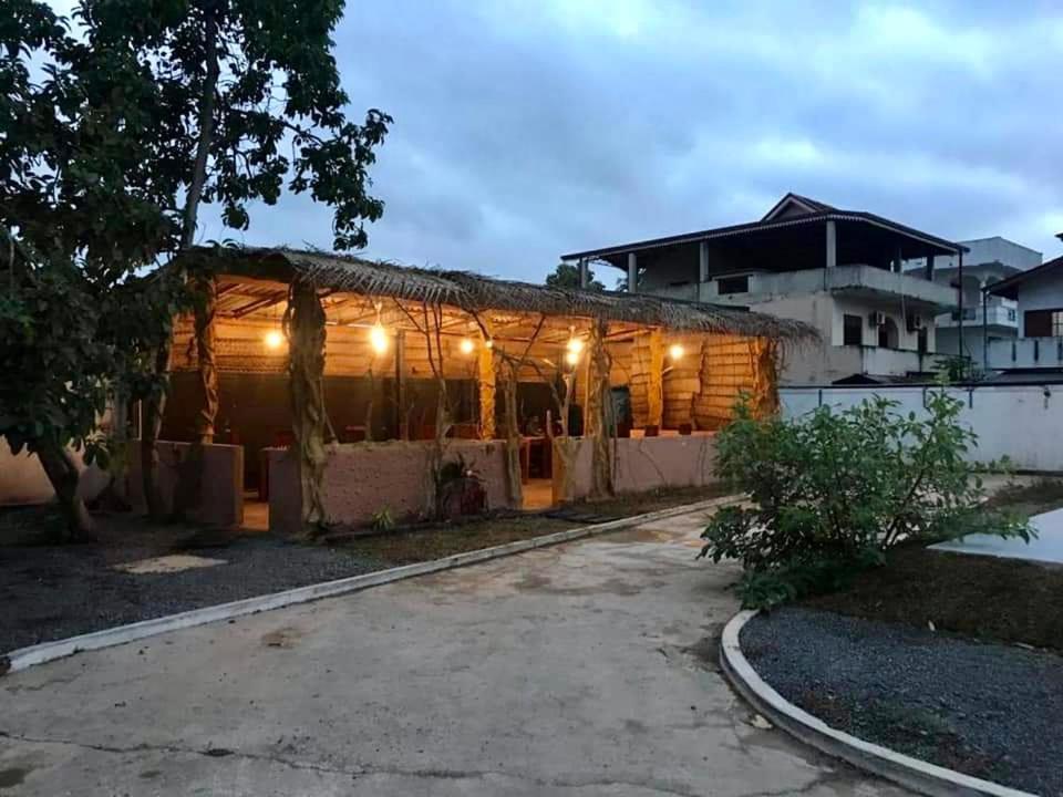 Aradhana Airport Transit Hotel Katunayaka Exterior foto